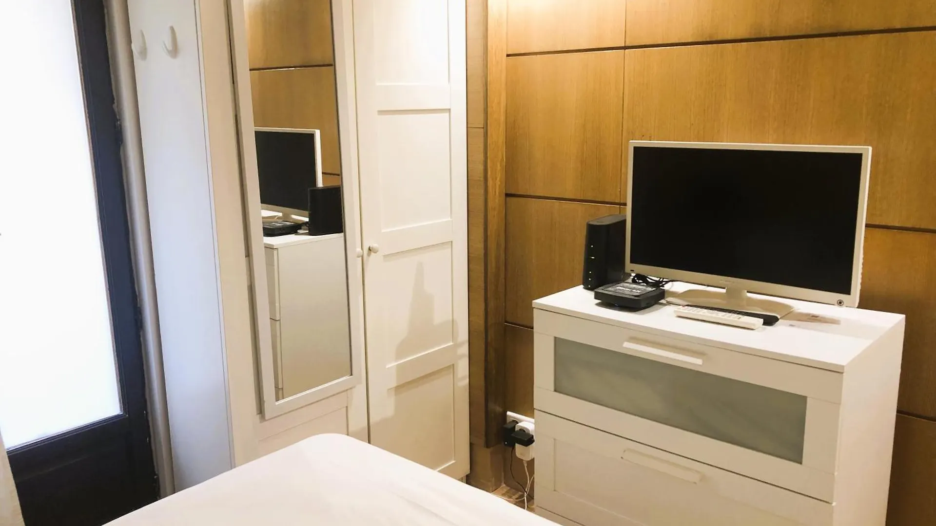 Apart Prive Parisien La Casita Avec Cuisine Equipe -St Charles - Near Beaugrenelle -Tour Eiffel 75015 Paris Bel Emplacement !! アパート