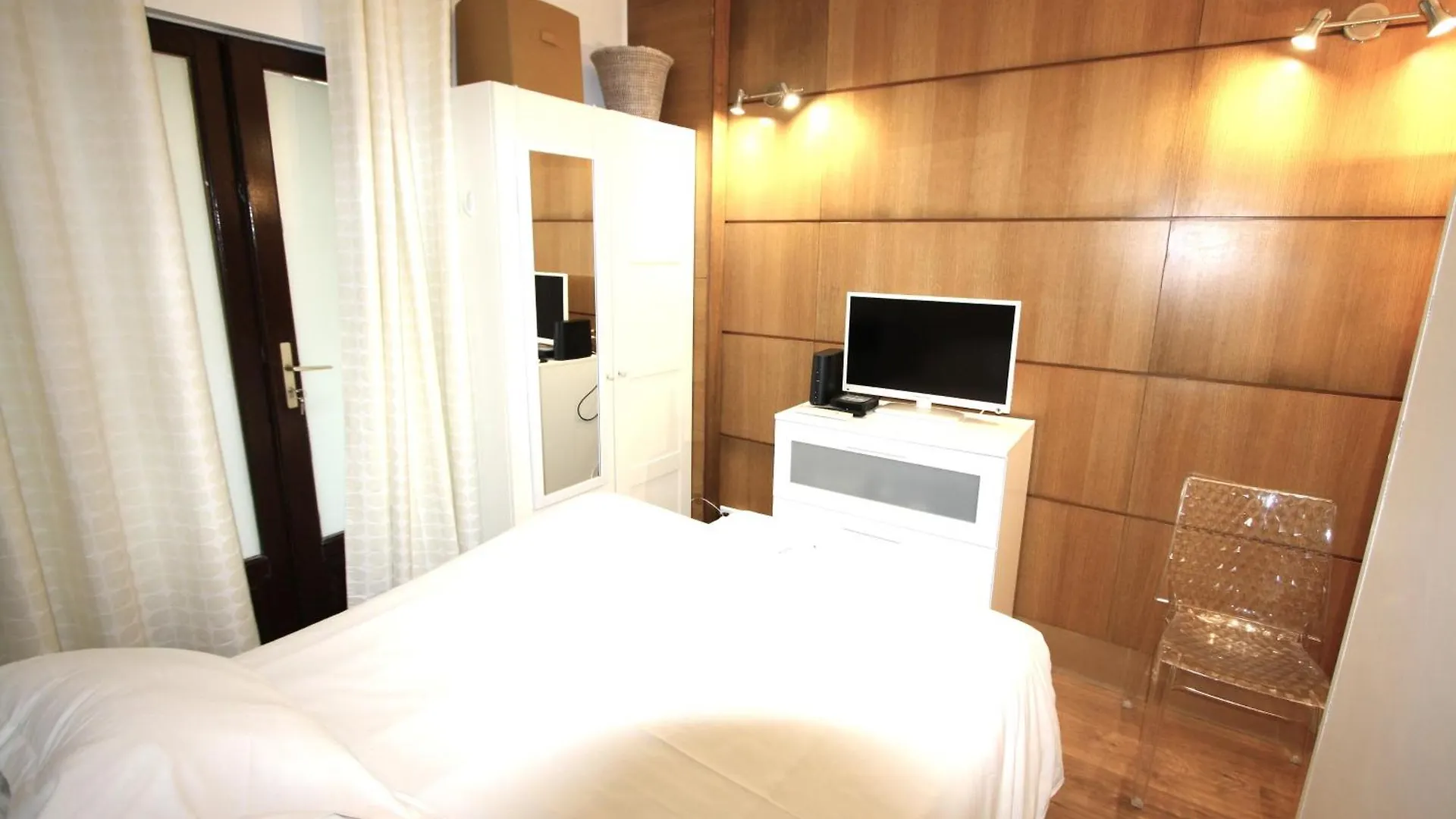 Apart Prive Parisien La Casita Avec Cuisine Equipe -St Charles - Near Beaugrenelle -Tour Eiffel 75015 Paris Bel Emplacement !! 0*,